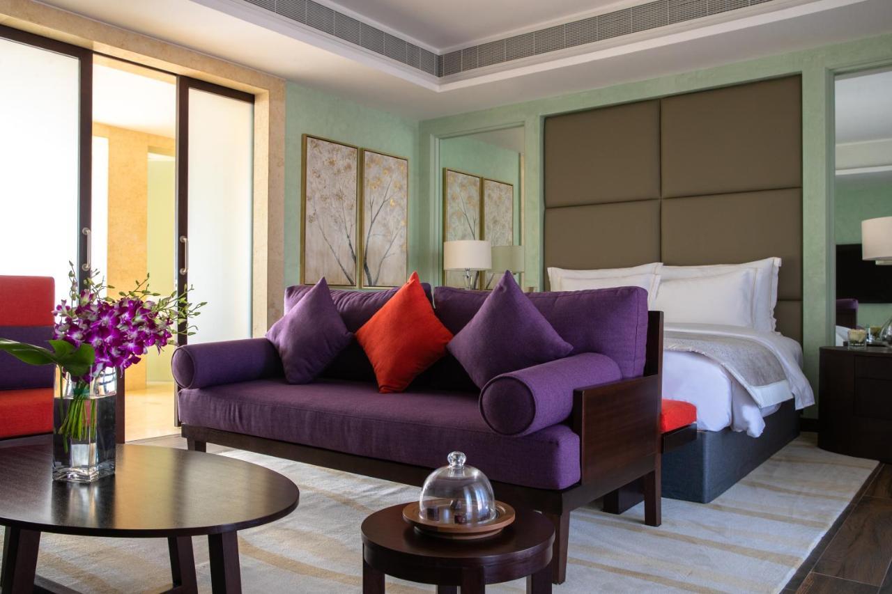 Royal Saray Resort Al Manamah Esterno foto A bedroom at the hotel