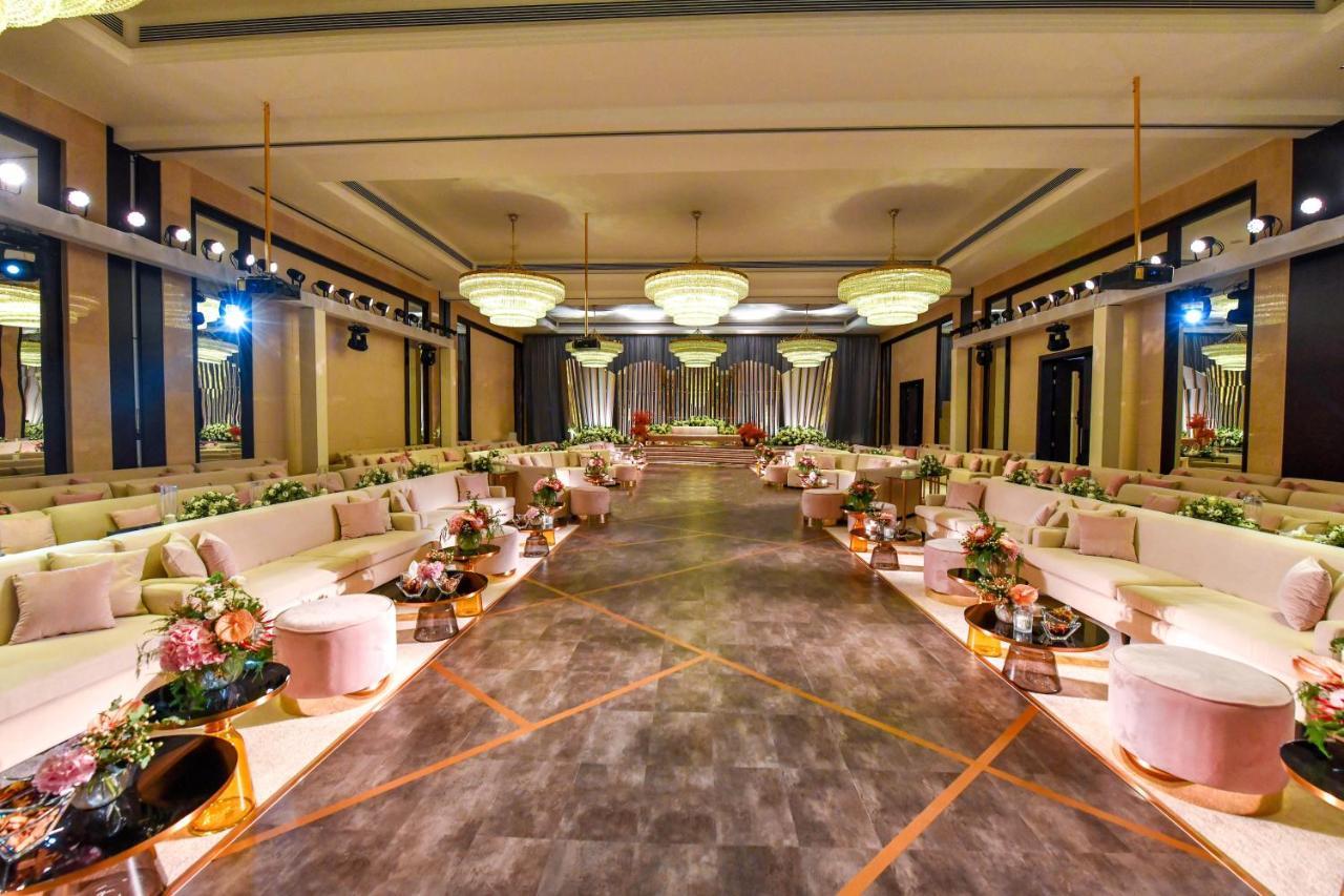 Royal Saray Resort Al Manamah Esterno foto The interior of the ballroom