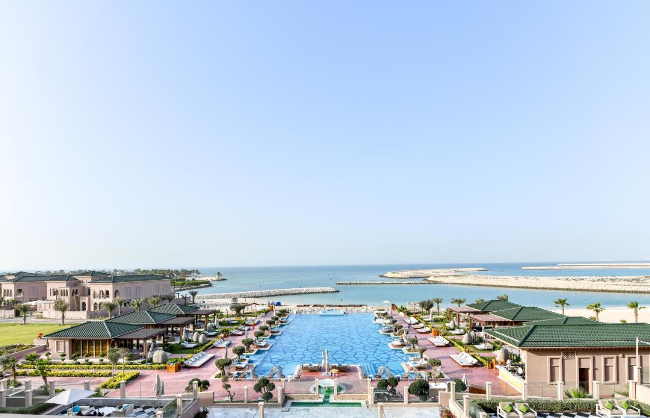 Royal Saray Resort Al Manamah Esterno foto The resort's main pool