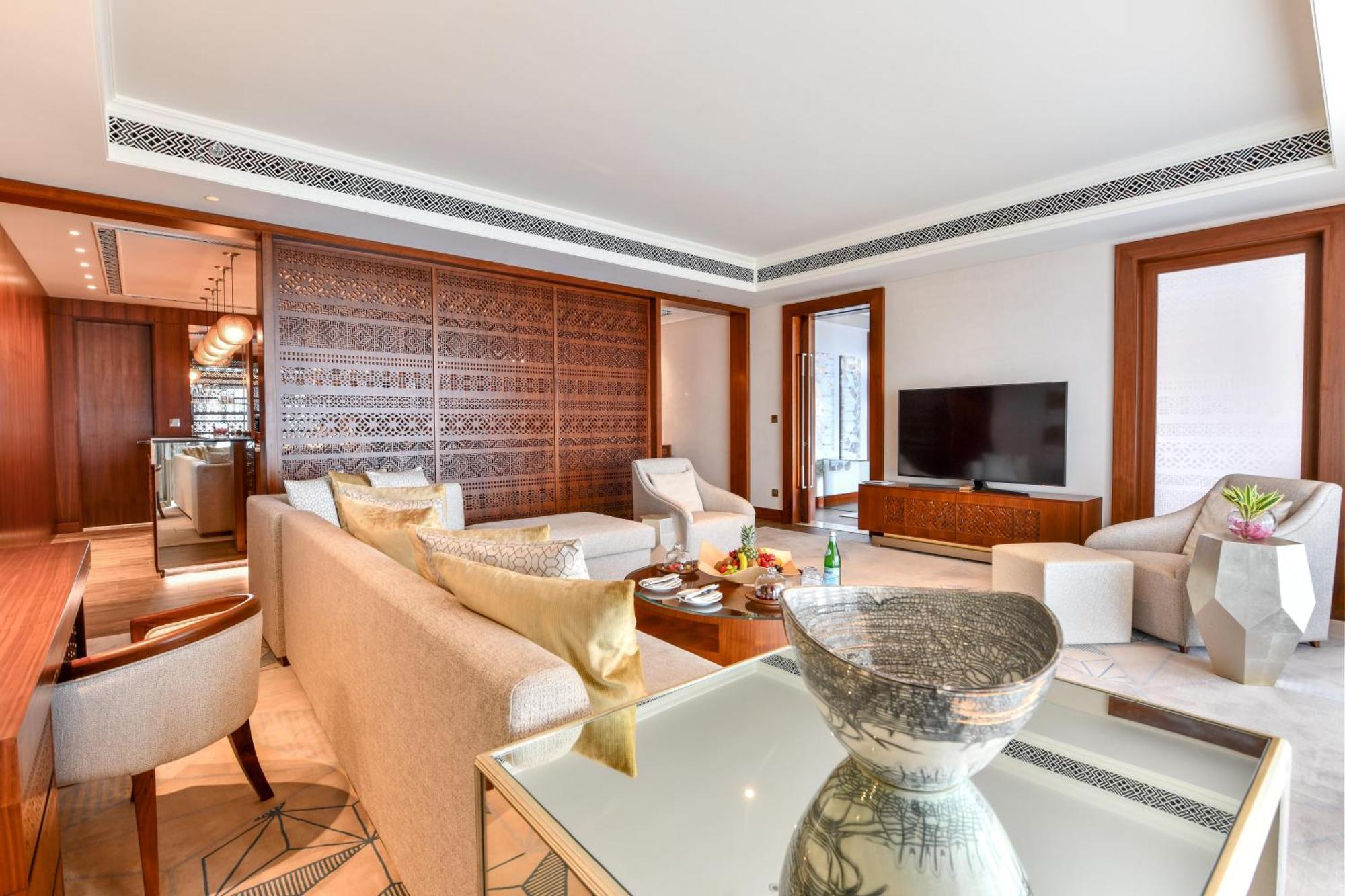 Royal Saray Resort Al Manamah Esterno foto A living room at the Taj Mahal Palace