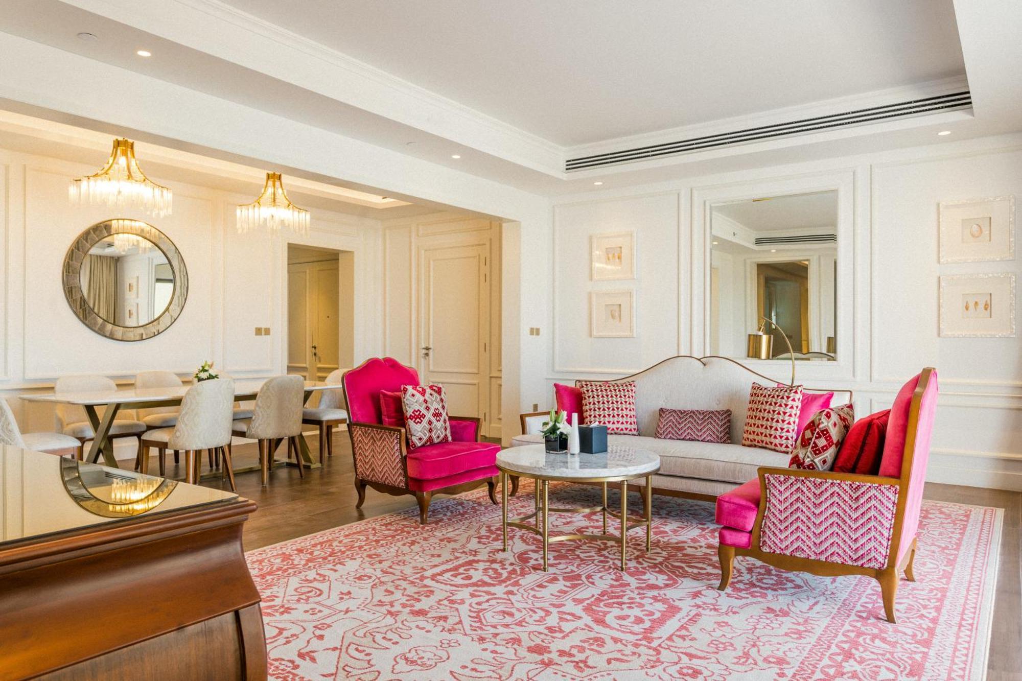 Royal Saray Resort Al Manamah Esterno foto A suite at The Imperial