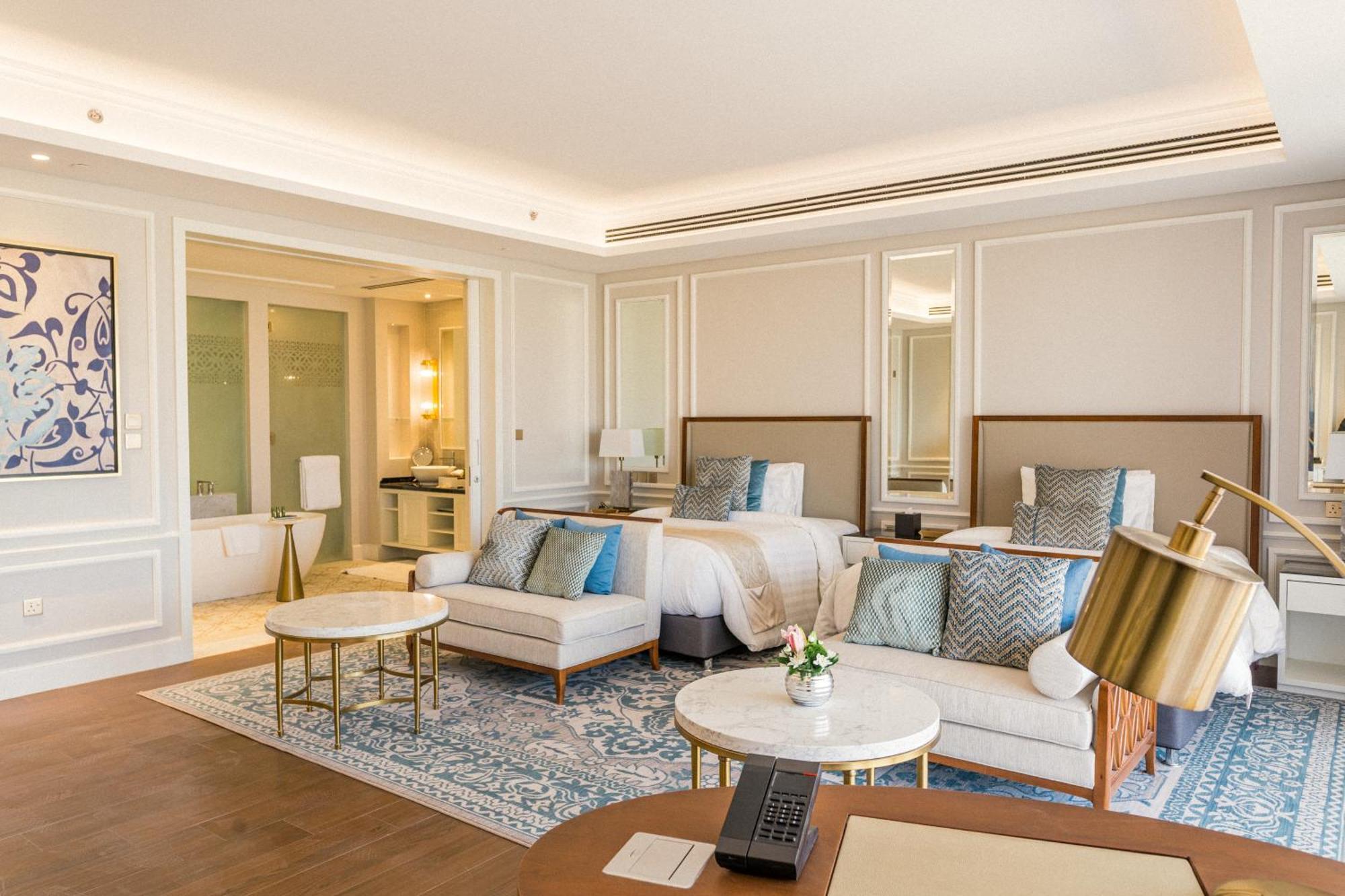 Royal Saray Resort Al Manamah Esterno foto A suite at the hotel