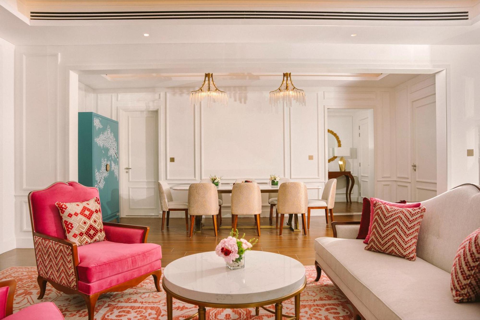 Royal Saray Resort Al Manamah Esterno foto A living room at the Taj Mahal Palace
