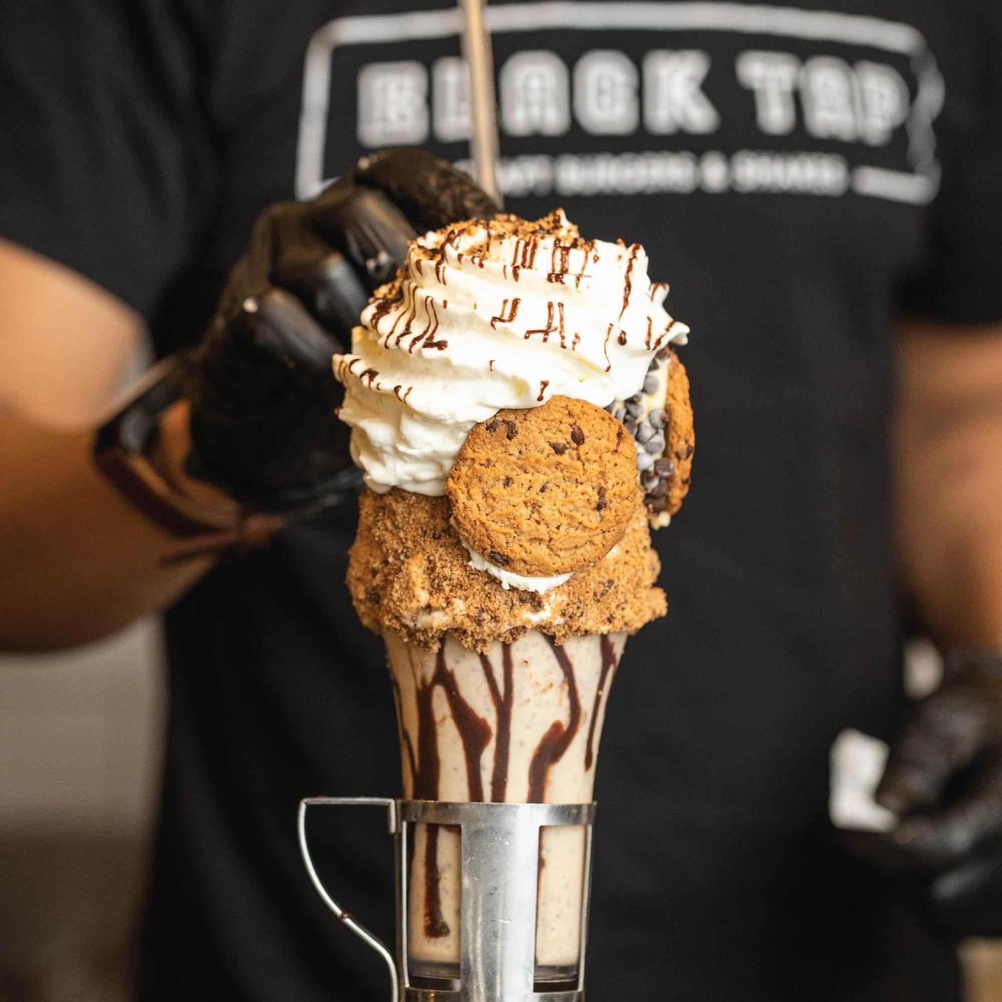 Royal Saray Resort Al Manamah Esterno foto A cookie milkshake