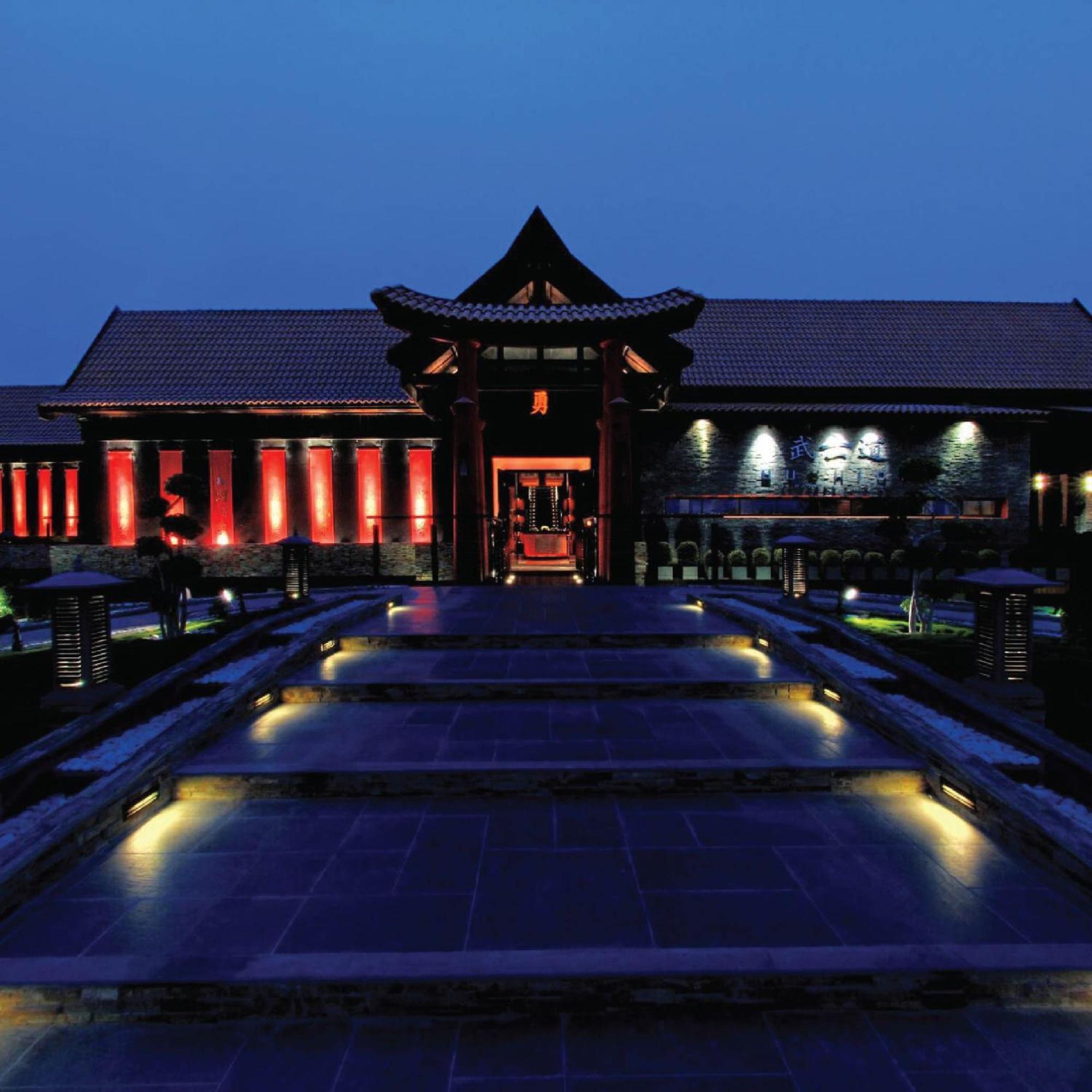 Royal Saray Resort Al Manamah Esterno foto The entrance of the hotel