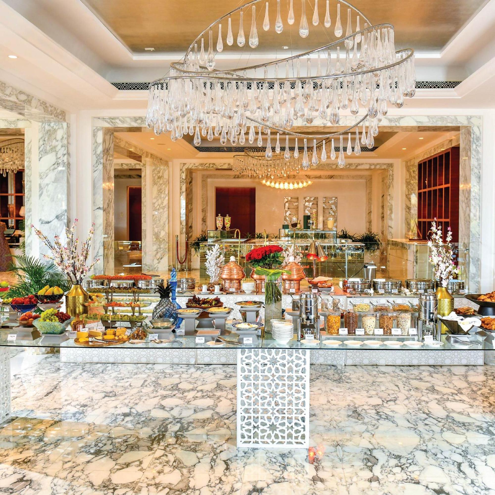 Royal Saray Resort Al Manamah Esterno foto The lobby of the hotel