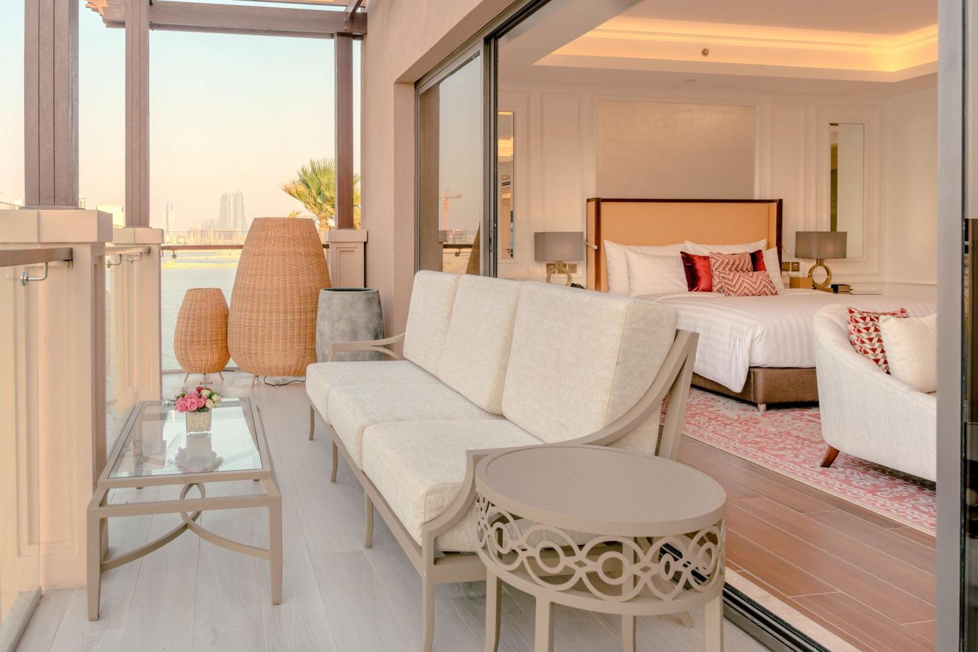 Royal Saray Resort Al Manamah Esterno foto A suite at Jumeirah Creekside