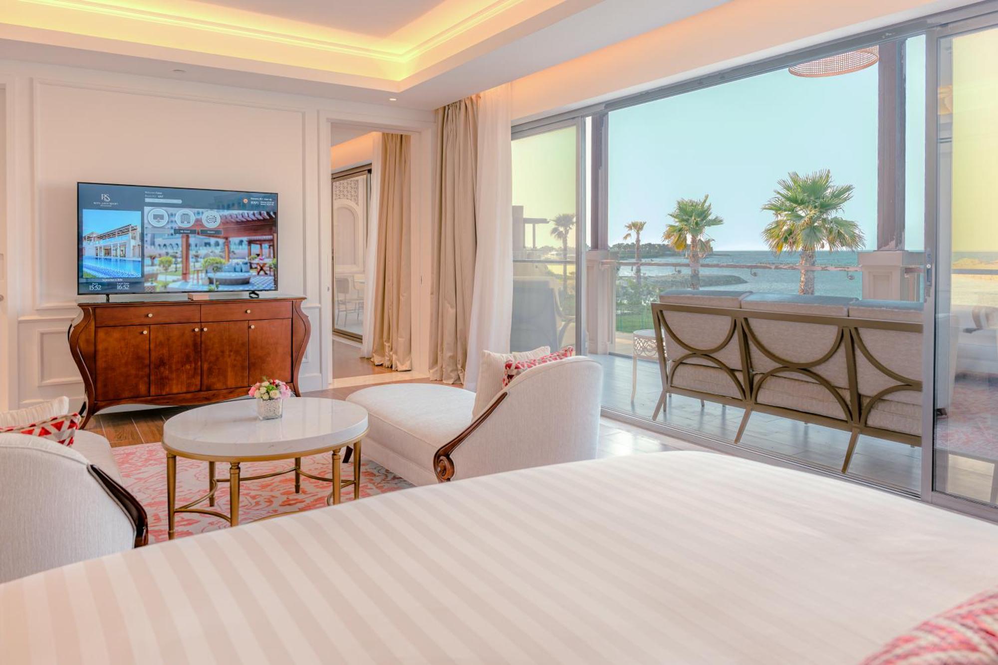 Royal Saray Resort Al Manamah Esterno foto A bedroom at the hotel