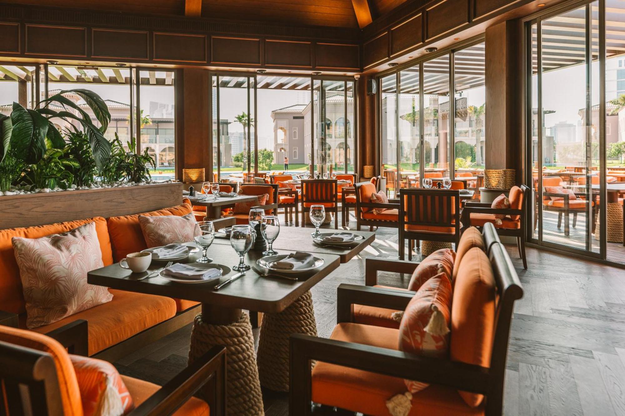 Royal Saray Resort Al Manamah Esterno foto The Beach Restaurant