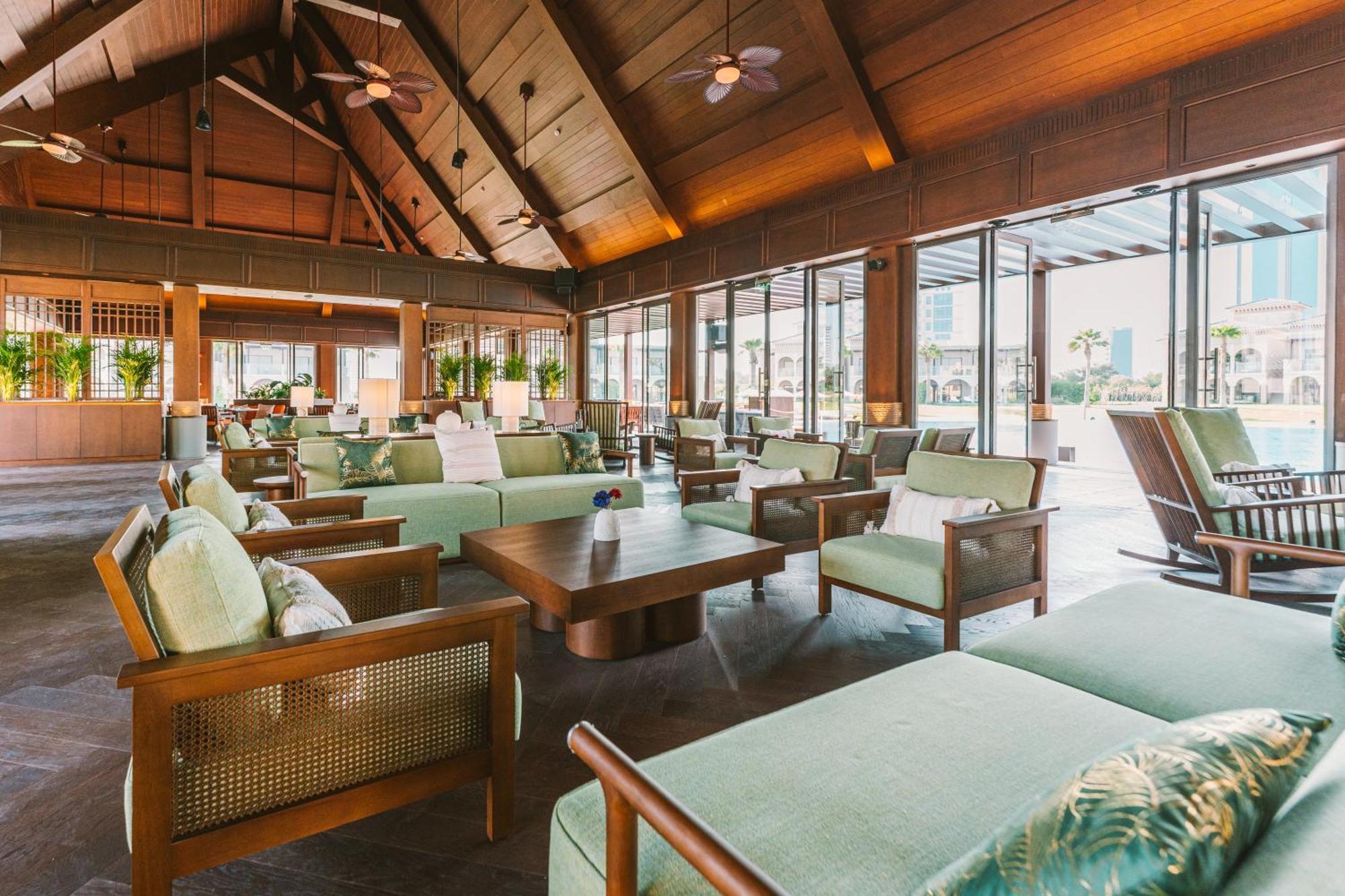 Royal Saray Resort Al Manamah Esterno foto The interior of the lounge